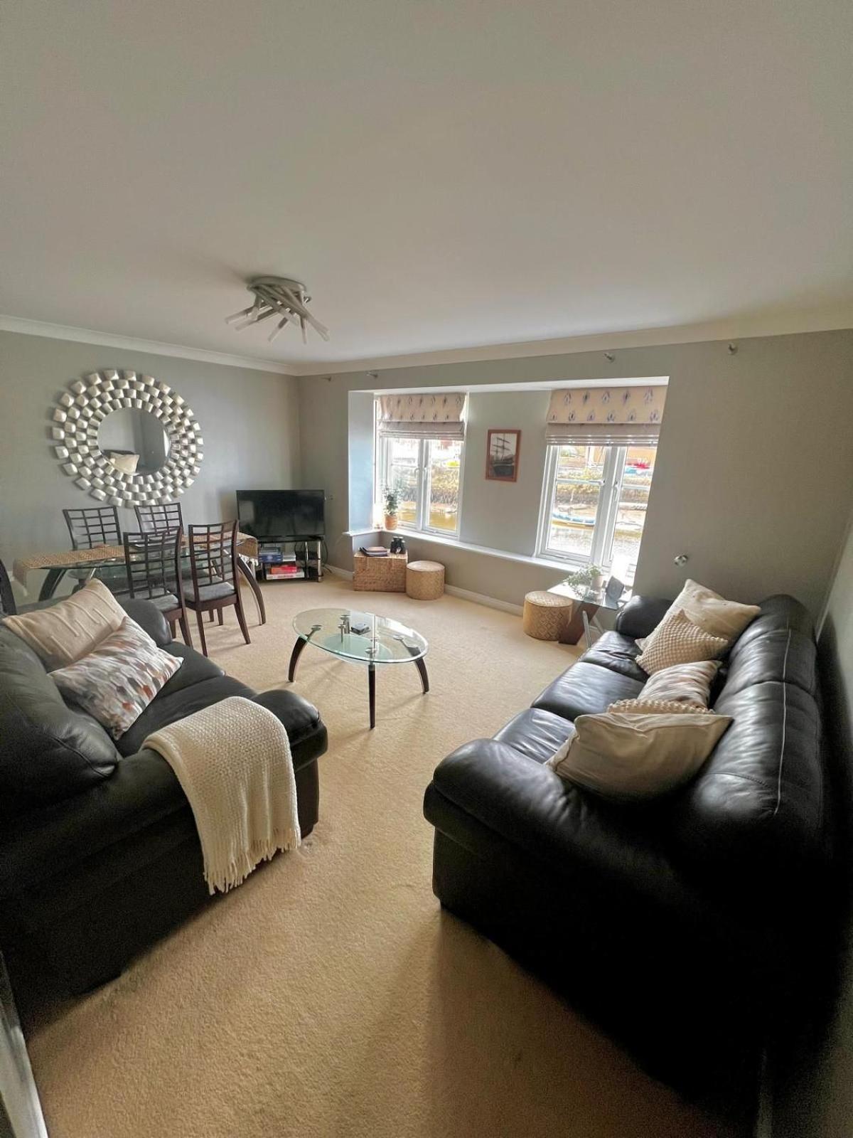 Majestic, Modern & Spacious Harbour-View Apartment With Parking Whitby Exteriör bild